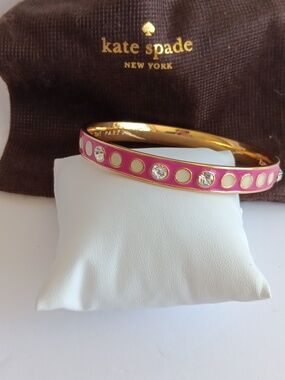 Kate Spade Fuchsia "Spot The  Spade" Enamel Bangle  Bracelet Gold Tone/ dust Bag